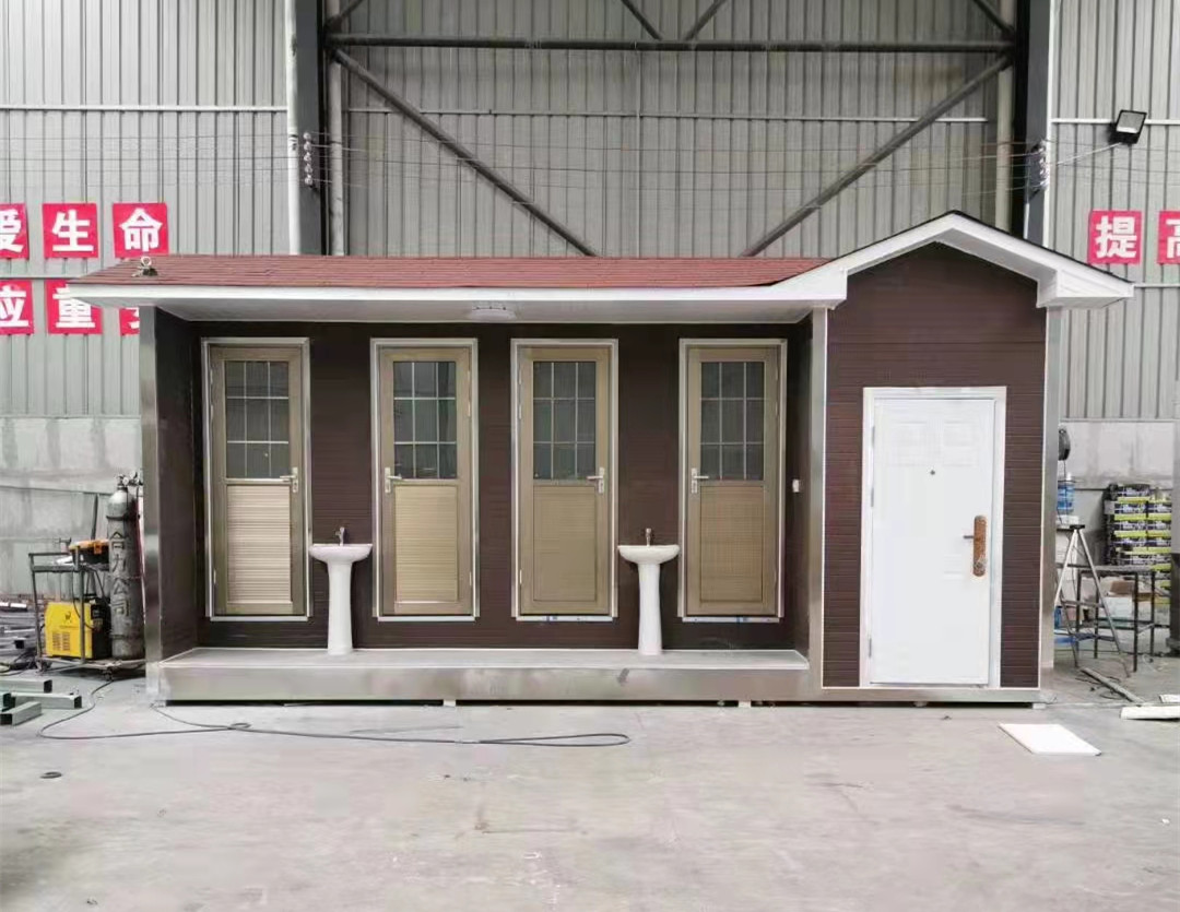 移動(dòng)廁所生產(chǎn)車(chē)間實(shí)拍